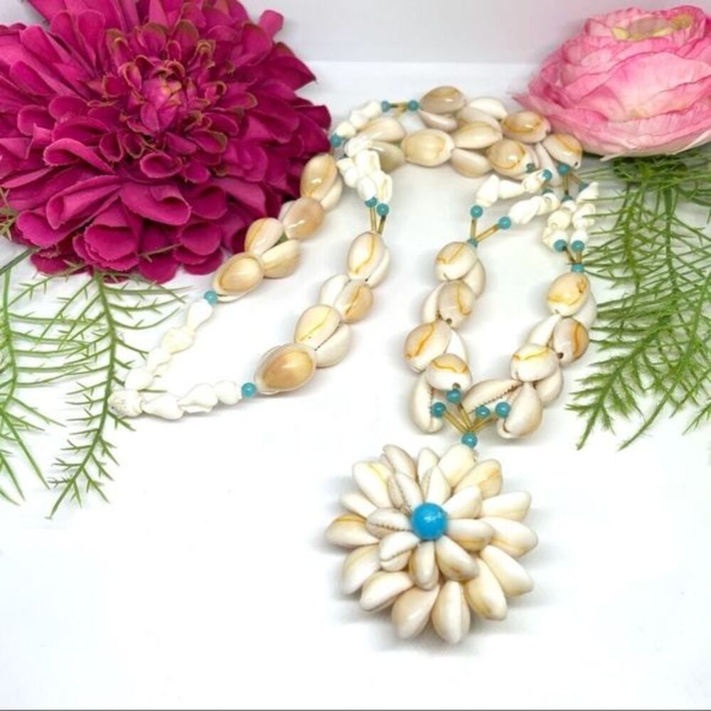 VINTAGE⚜️GENUINE SHELLS Clustered Beaded Necklace